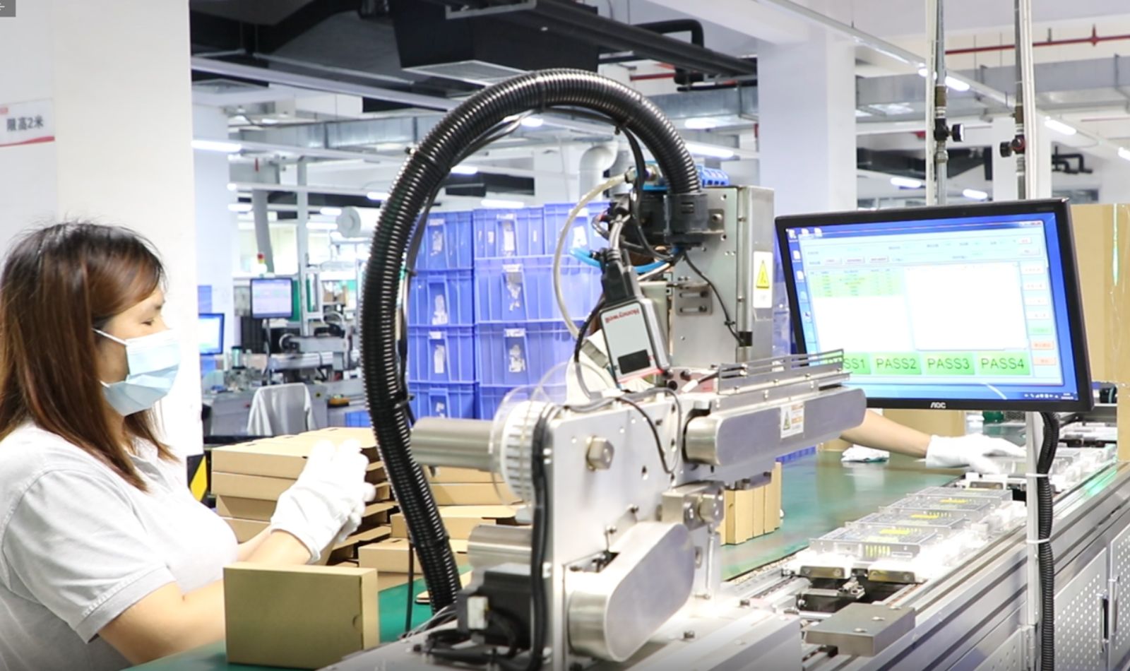 疫情期間廣蘇工廠加班趕工生產醫療電源。