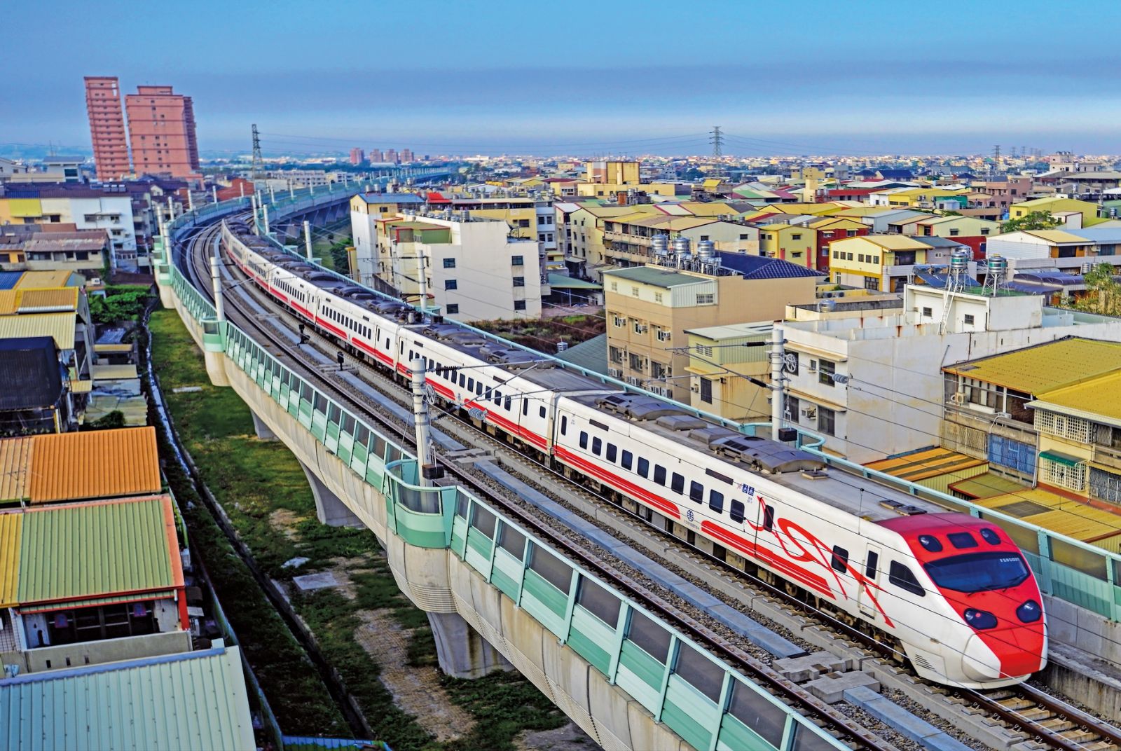 2014年員林市鐵路高架化通車後,搭配184公頃市地重劃,讓員林市發展突飛猛進;懸宕逾20年、歷經3屆縣長的彰化市鐵路高架化工程,終於在今年6月獲行政院核定,正式進入綜合規劃階段。