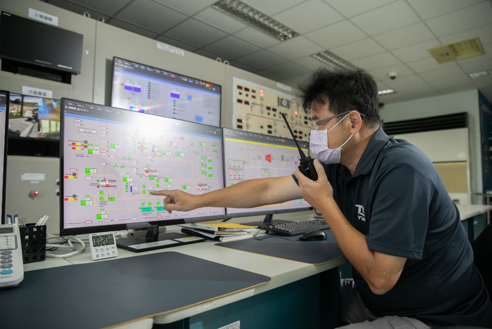 焚化廠利用垃圾分析、垃圾投料配比,提高發電效率,把垃圾變成電能。