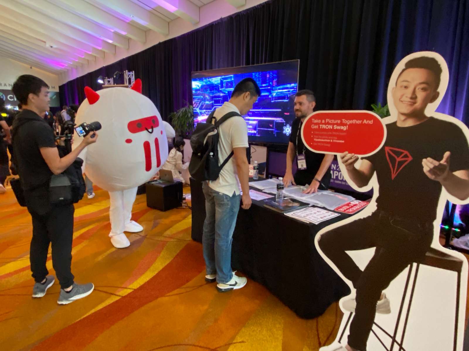 不離開，只能被犧牲」 被拋棄的中國青年，為何逃往新加坡？｜天下雜誌