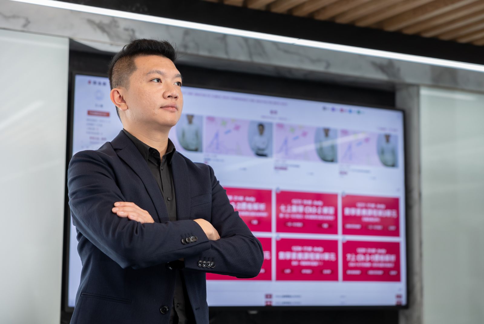FUNDAY線上教育教學部教務主任王堯漢表示：讓孩子懂得思考，愛上學習，更能打破僵化的學習瞬息，依照自己的學習狀況選擇課程、安排進度，用適合自己的學習腳步，習得所有升學會考需要的知識。