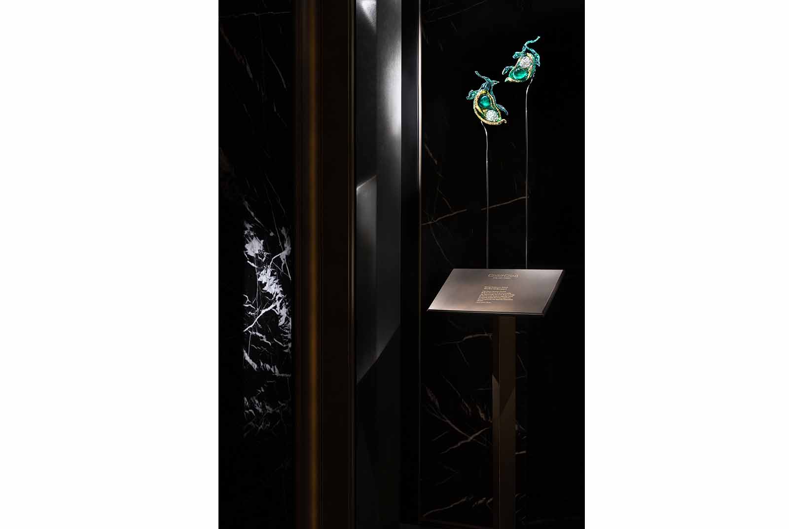 3月8日起於台北晶華酒店CINDY CHAO Gallery 藝術珠寶典藏館公開展出 一對春之荳蔻胸針