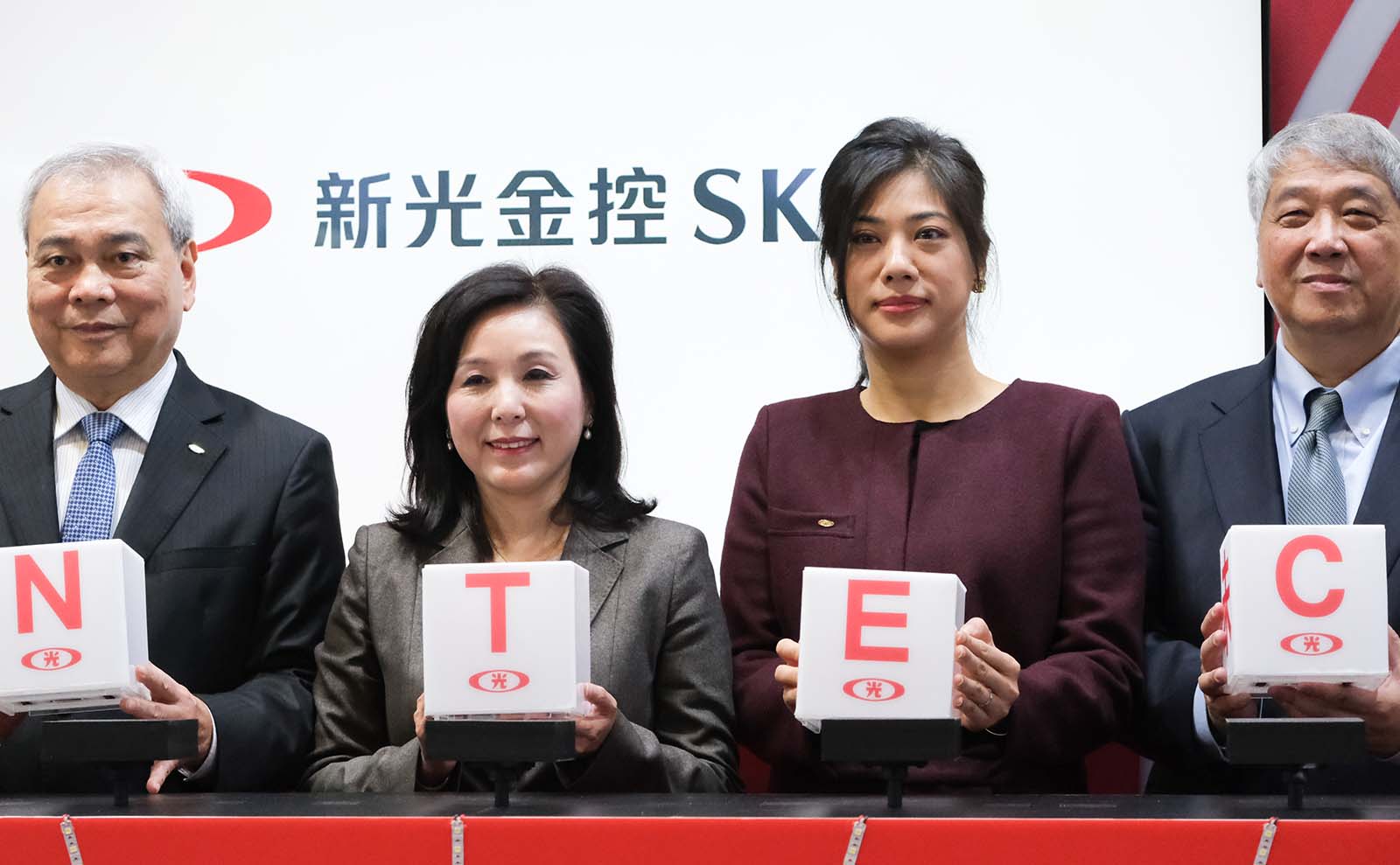 新光金總經理-吳東進女兒-吳欣儒-新光金