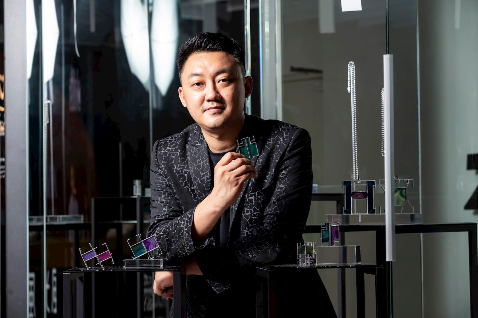 吳律謙表示自己在接班之前就仔細觀察父母言行與作法,明白長輩在意的重點與經營思維,並要求自己做得更多、想得更遠。
