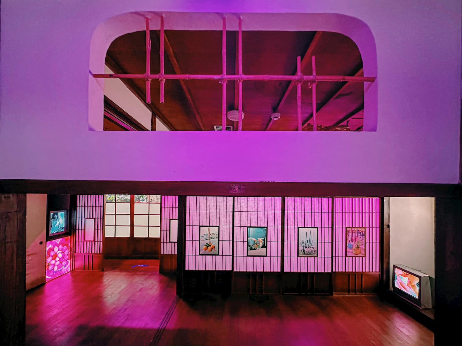 楊登棋(登曼波)《塑膠禮儀》,東勢,臺中客家故事館©攝影/楊登棋(登曼波)