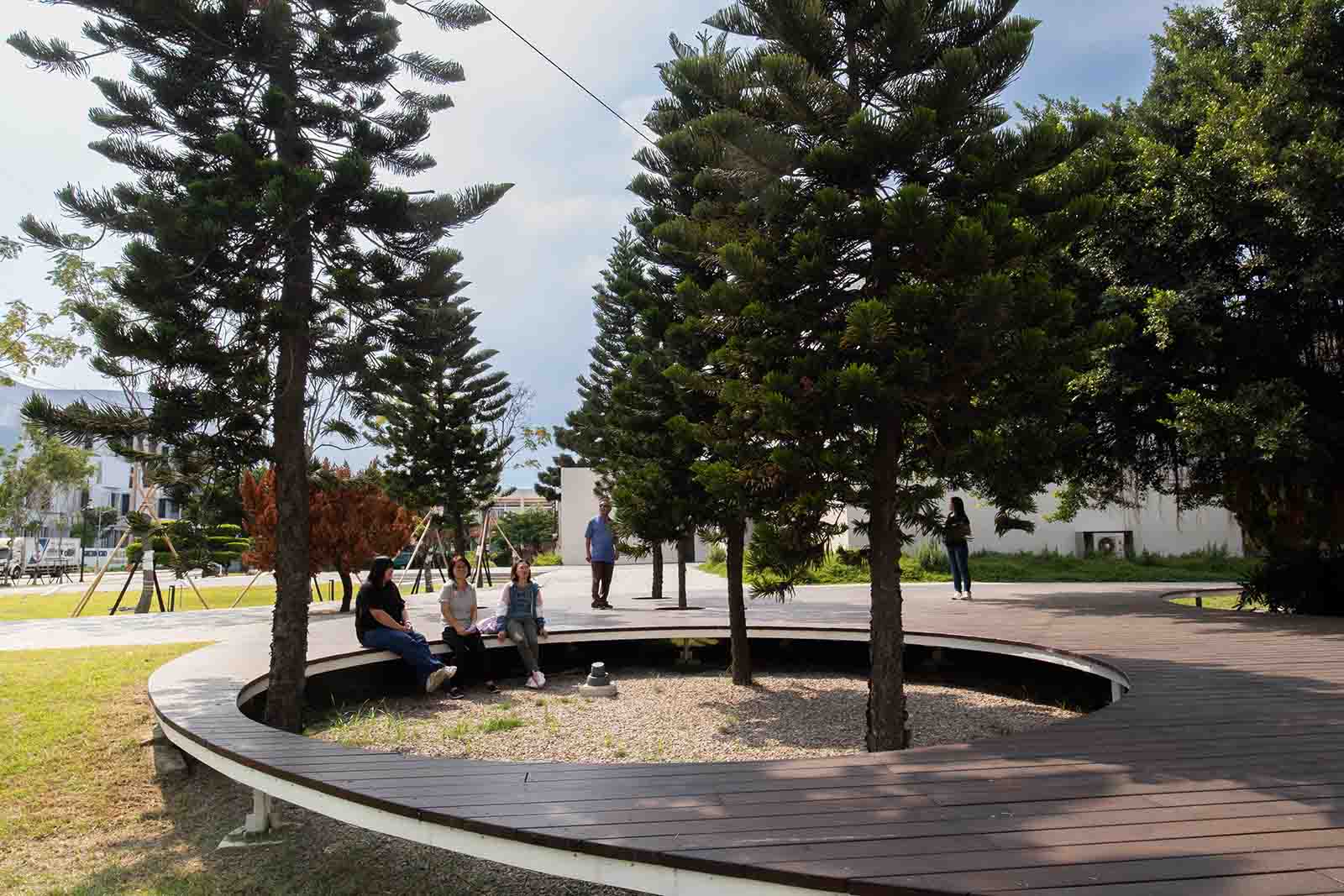 工業區-台中港關連工業區服務中心-遛狗-公園