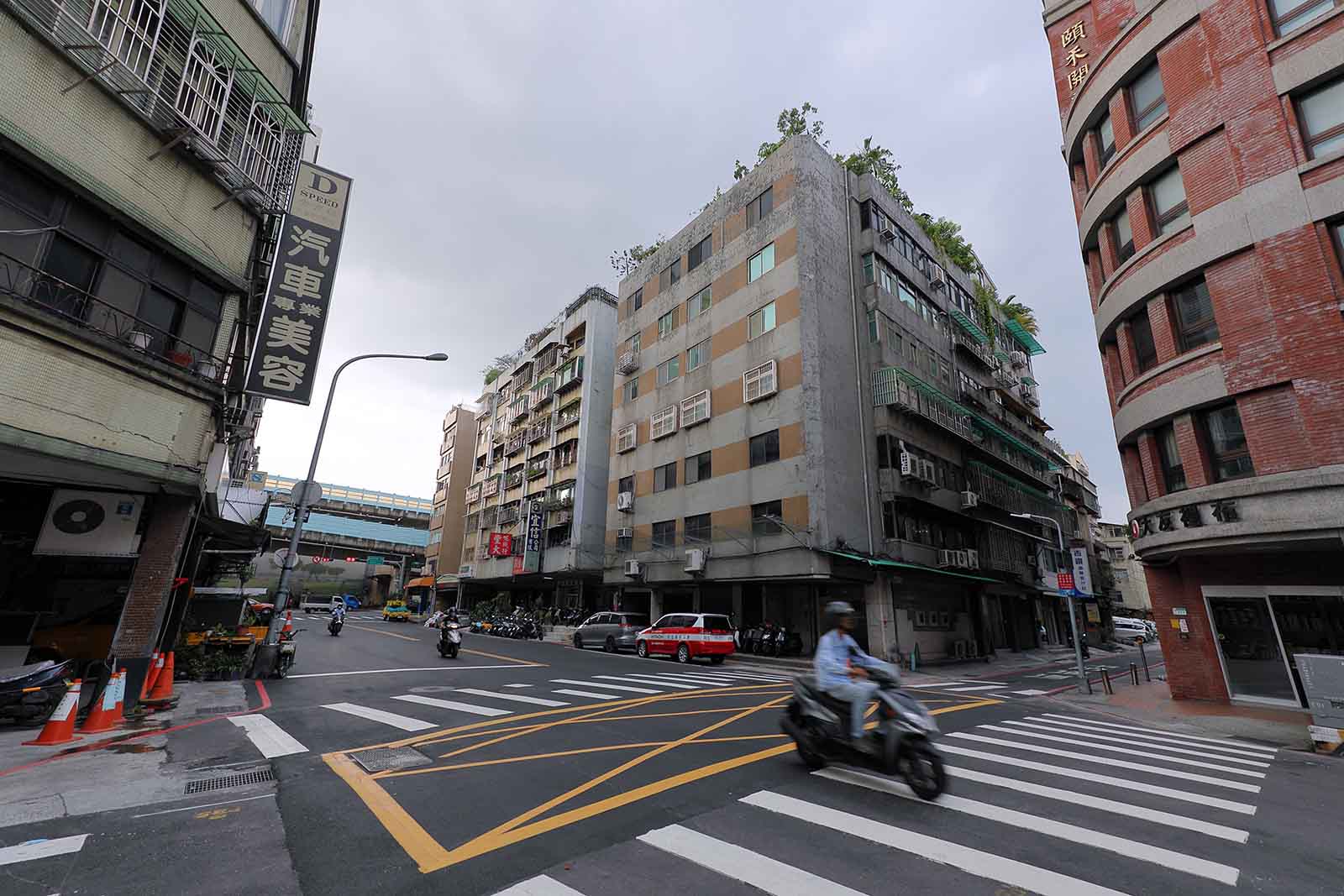台北市-大同區南京西路-地面塌陷-天坑
