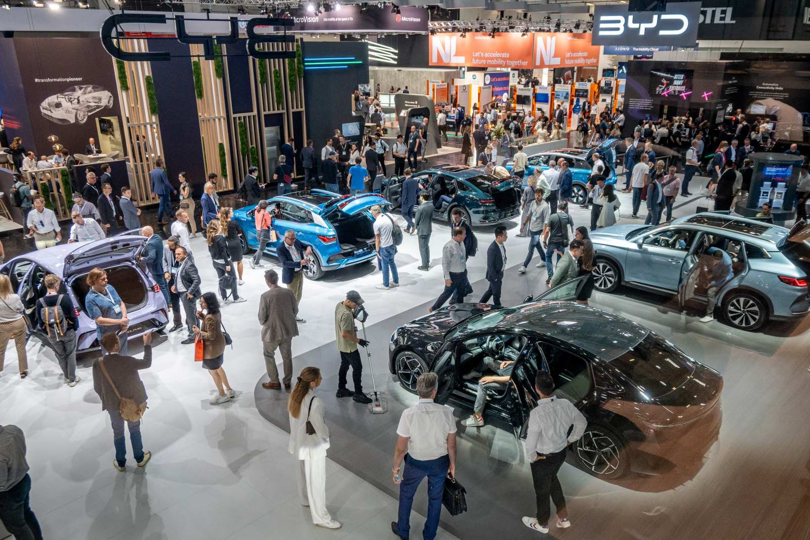 天下國際週報：比亞迪如何從低價電池製造商，成為特斯拉最大競爭對手｜天下雜誌