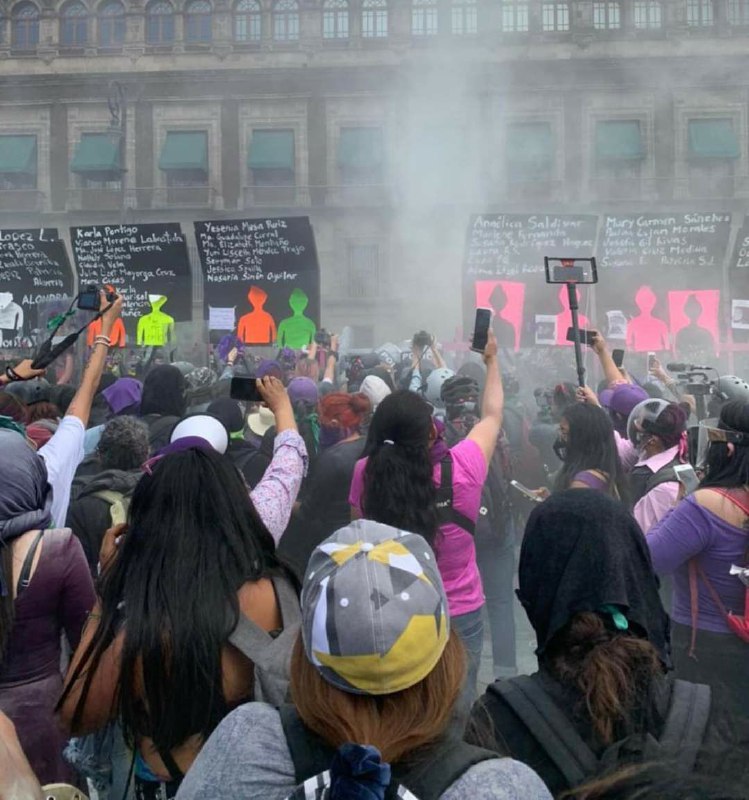 mujeres-Palacio-Nacional