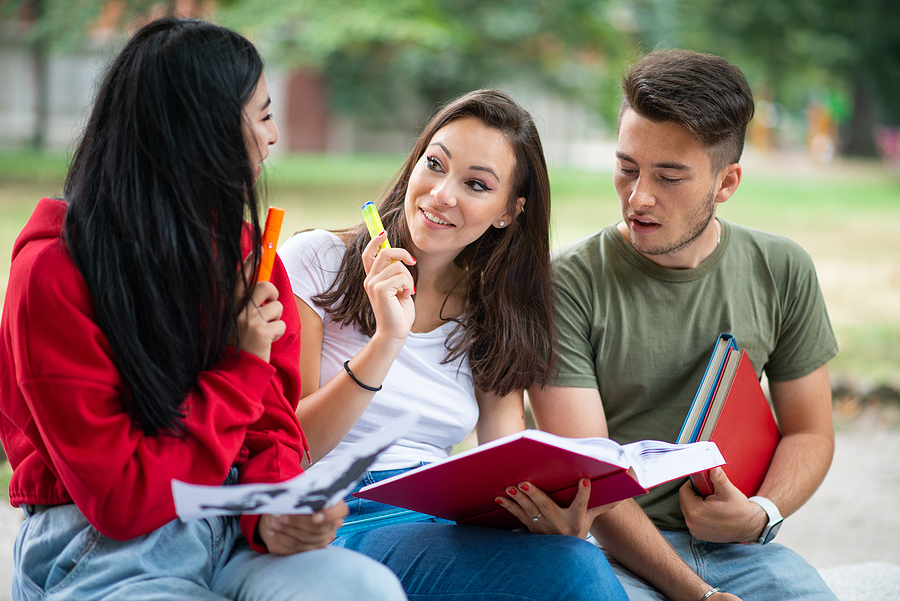 estudiantes-servicio-social-becas