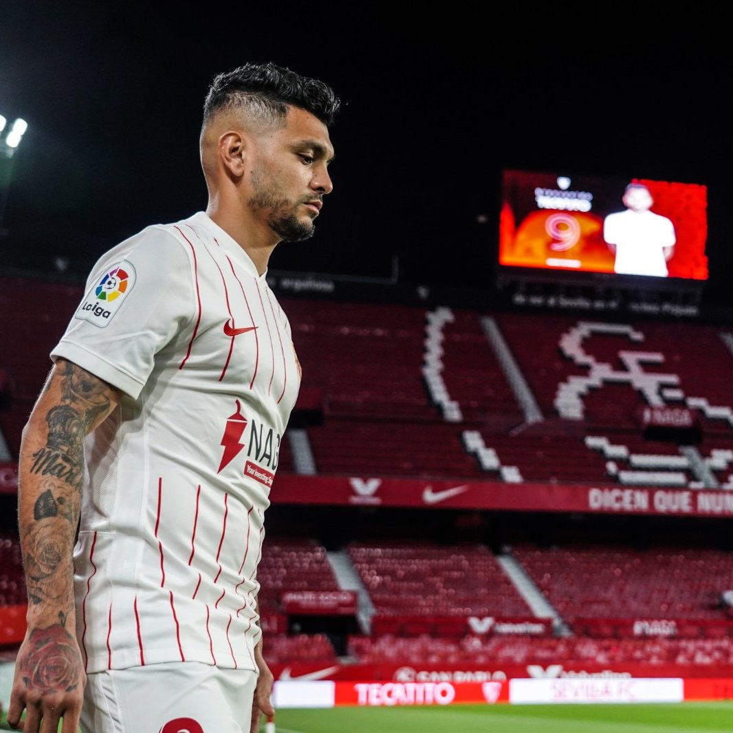 Sevilla ficha a tecatito corona