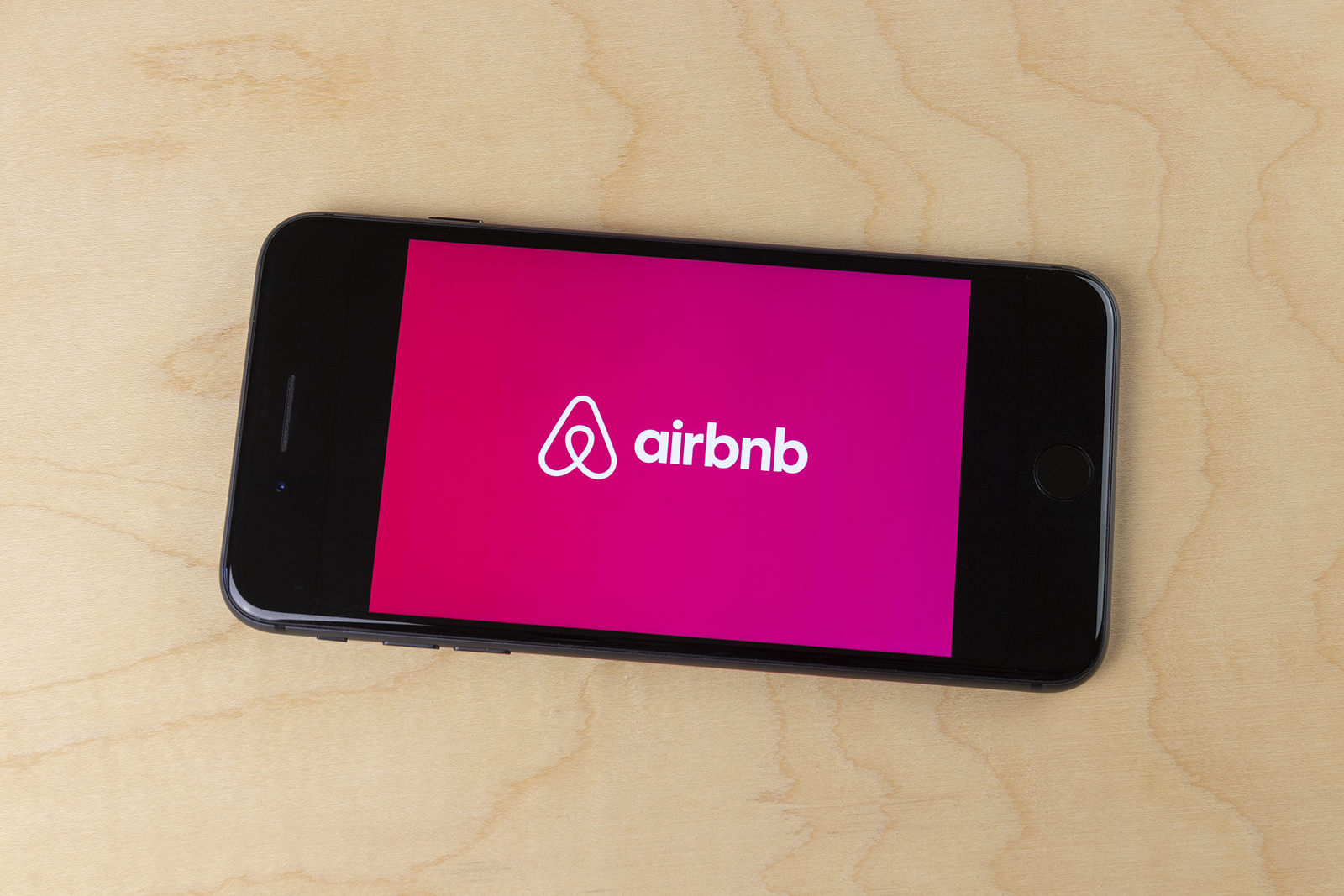 Airbnb ofrece alojar gratis a refugiados ucranianos 