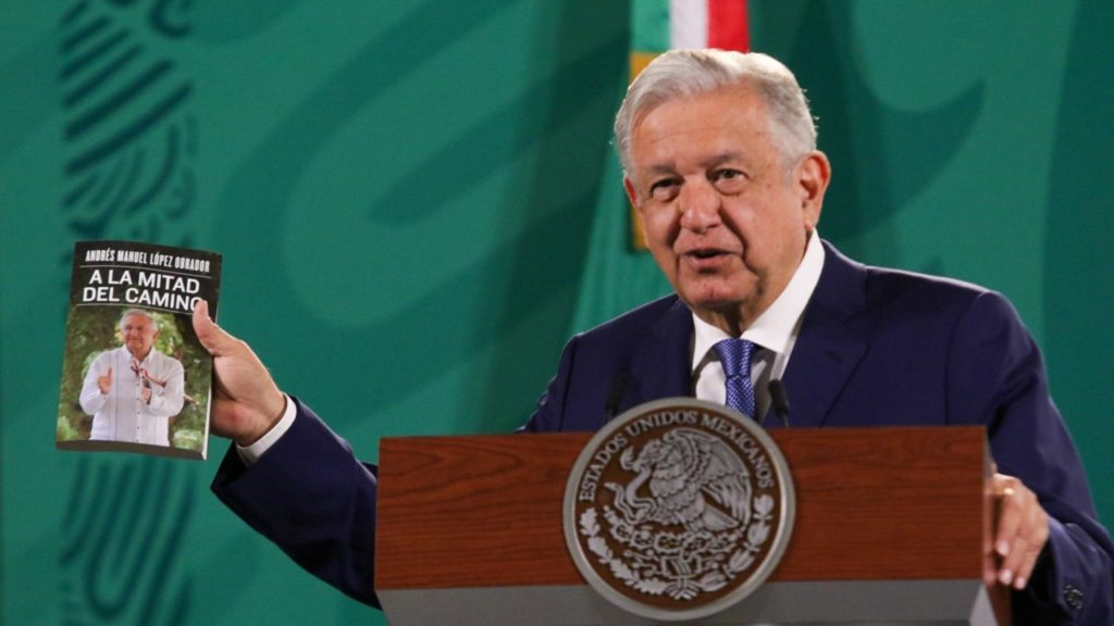 Los libros de AMLO y de otros políticos mexicanos