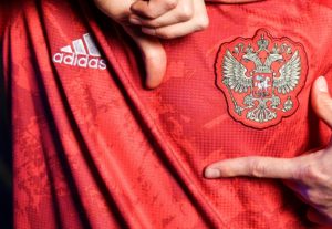 Adidas quita patrocinio a la Federación Rusa de Futbol