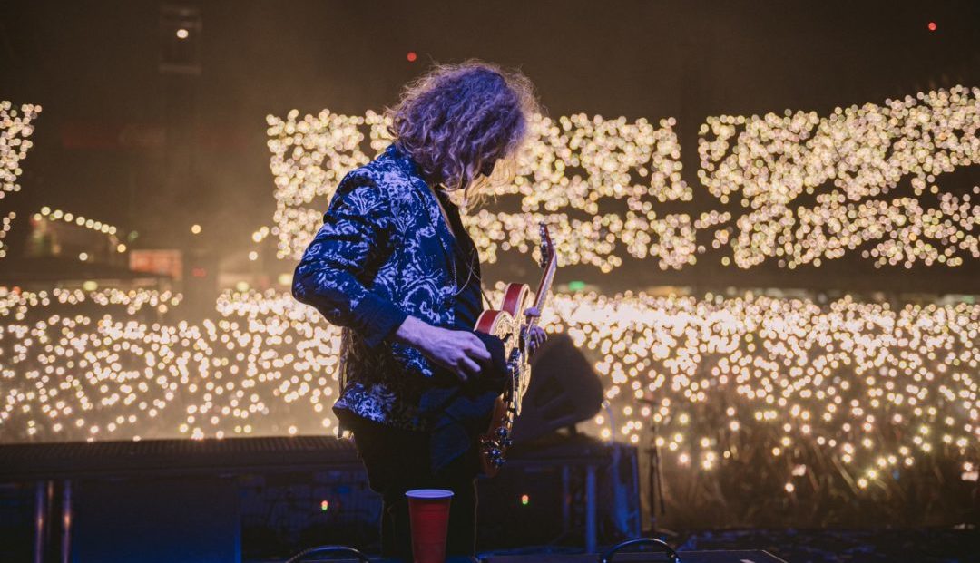 The Killers recuerda a Vicente Fernández en su concierto de Guadalajar