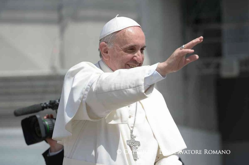 papa francisco lamenta asesinatos de jesuitas