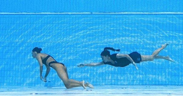 Mundial de Natación- Nadadora es salvada por su entrenadora tras desmayo