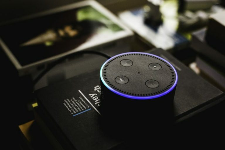 Alexa podrá hablarte con voces del más allá