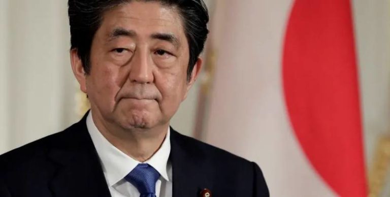 ministro japonés asesinado