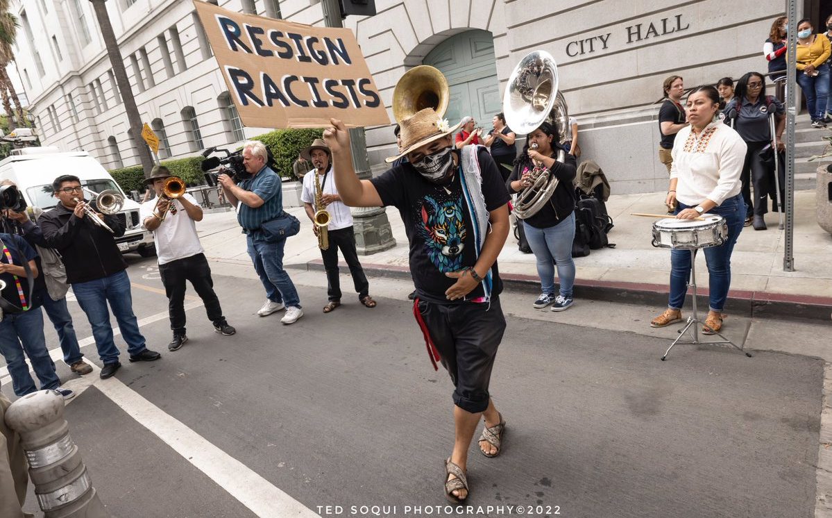 Biden renuncia políticos racistas