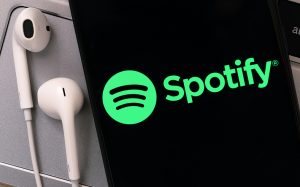 artistas latinos escuchados Spotify