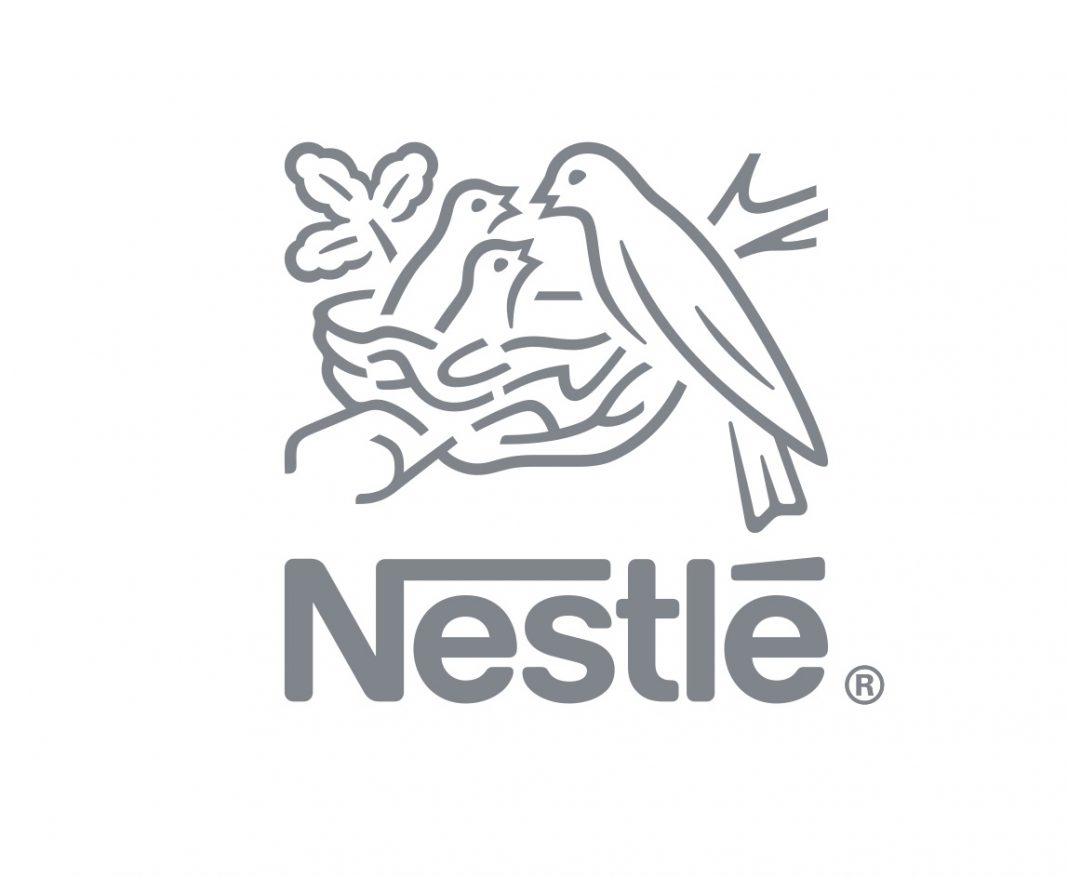 Parecería raro que el logo de Nestlé sea un nido de pájaros cuando la compañía se centra en los alimentos, pero la razón es más tierna de lo que crees.
