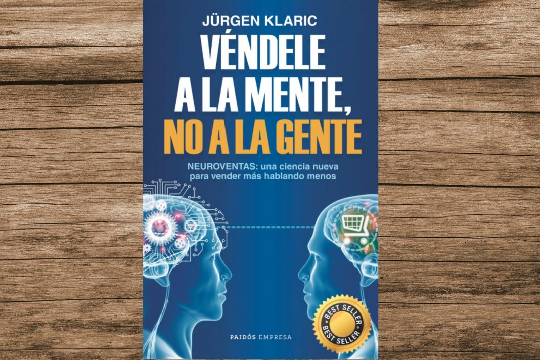 Véndele a la Mente, no a la Gente es un libro que te ayuda a armar una estrategia de ventas para que las personas distingan tu producto de entre los demás.