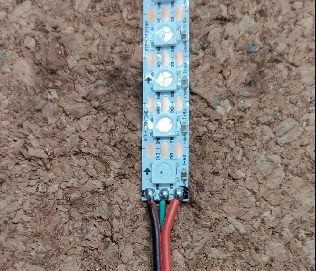 3 cables soldered to led strip