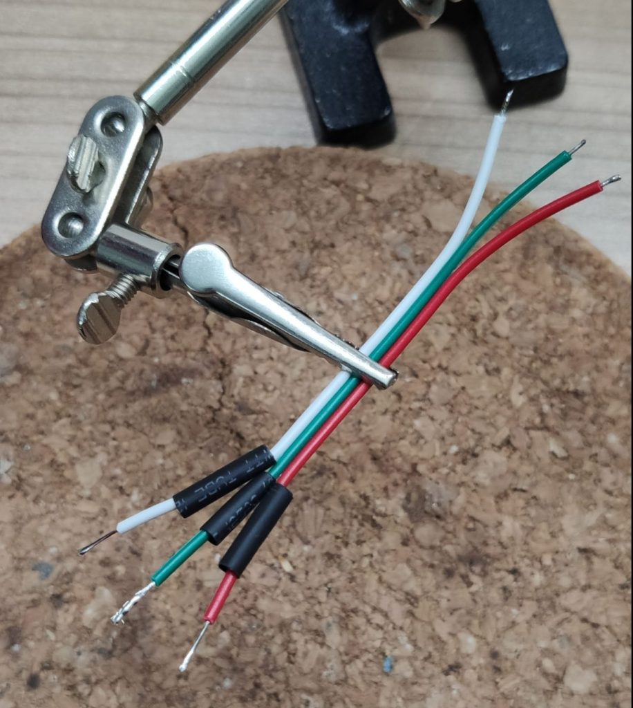 Presoldered cables with heat shrinks