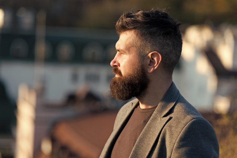 ¿Debe ser obligatorio que los médicos se afeiten la barba y bigote por el Covid-19?