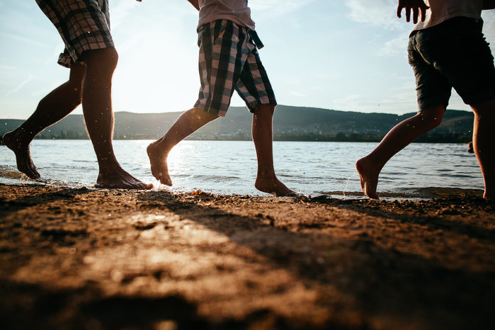 5 beneficios terapéuticos que obtenemos al caminar descalzos