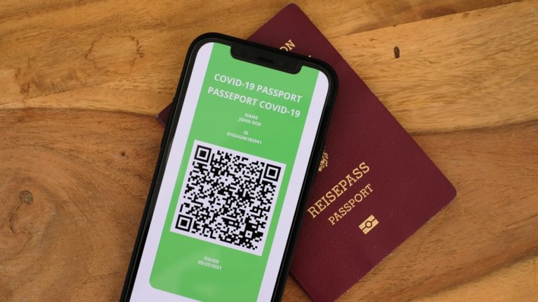 Todo lo que sabemos sobre el “pasaporte COVID” que tendrá México