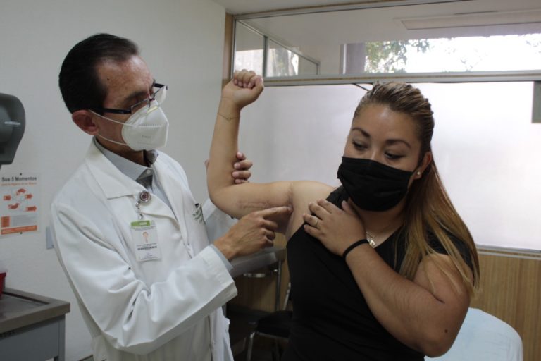 Caso clínico: Médicos del IMSS hacen microcirugía para reconstruir el nervio radial de paciente