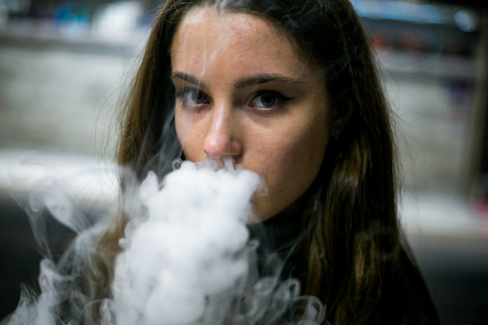 La inhalación pasiva de humo también daña la salud