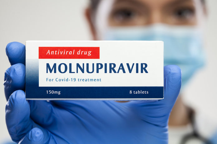 Molnupiravir primer antiviral oral aprobado OMS