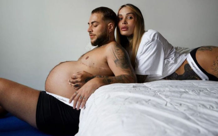 Calvin Klein hombre embarazado