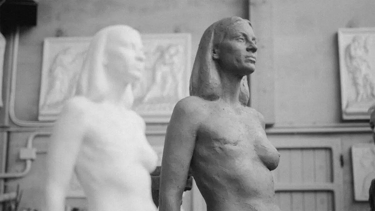 Cecile estatua que representa el cáncer de mama