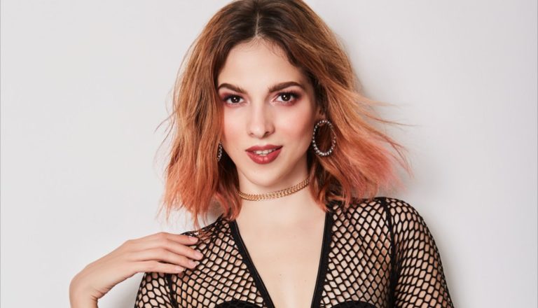 Farmacéutica contrata a estrella musical para campaña de hipotiroidismo