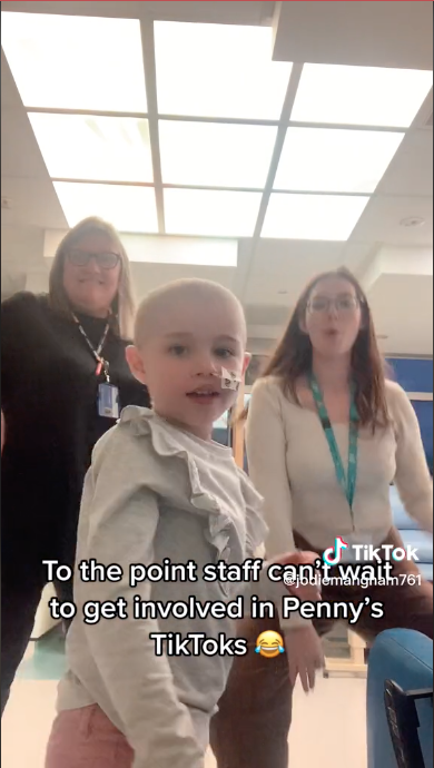 Viral: Enfermeras de Hospital Infantil bailan con paciente