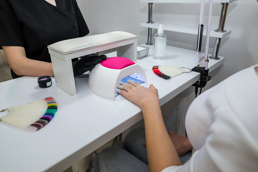 ¡Cuidado!, Secadora de uñas con luz UV puede causar cáncer