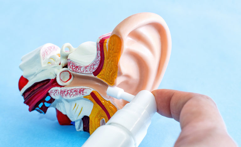 Tapón de cerumen era causa de problema de audición de paciente
