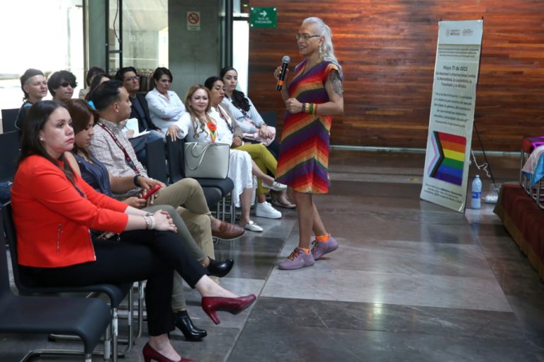 ISSSTE pide a médicos acabar con la discriminación por orientación sexual