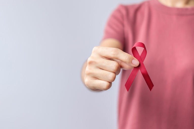 Mieloma múltiple: 5 aspectos esenciales que debes conocer sobre este tipo de cáncer