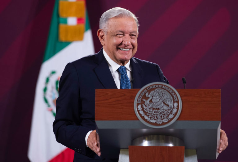 AMLO minimiza la desaparición de las NOM de salud: “Los que se oponen son unos malandrines”