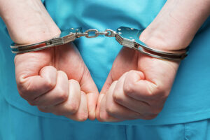 Arrestan a doctora del IMSS por presunto robo de fentanilo