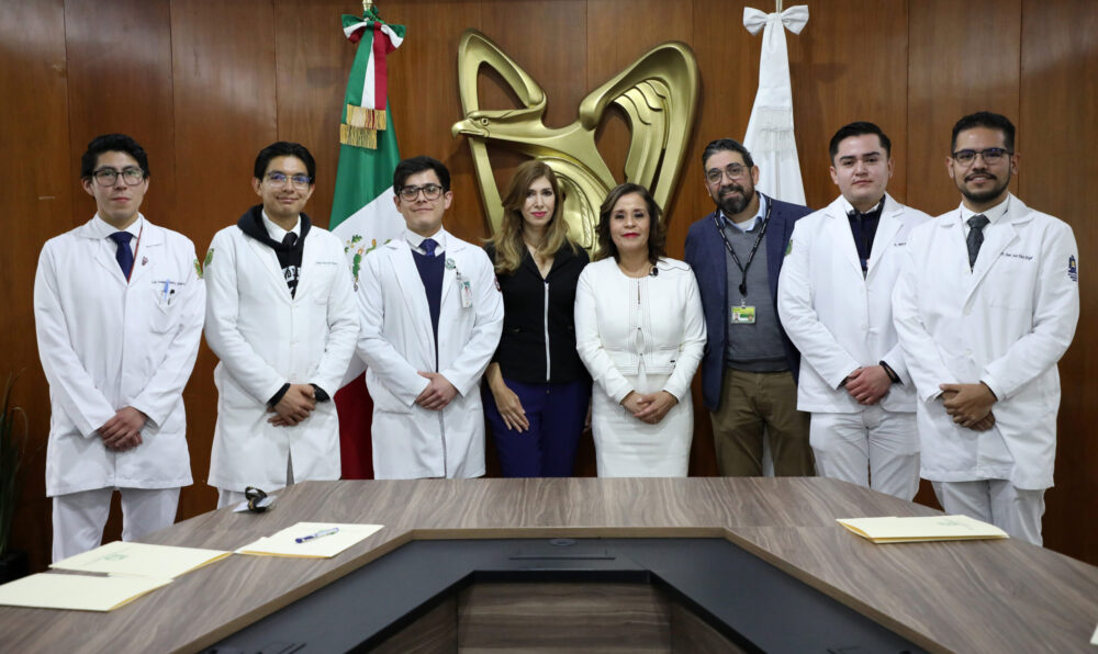 IMSS reconoce a los estudiantes de Medicina con más humanismo