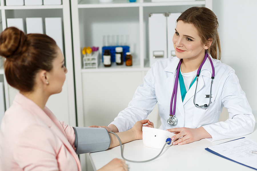 ¿Por qué las mujeres no se realizan exámenes médicos con frecuencia?