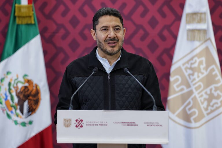 Martí Batres será el nuevo director general del ISSSTE, ¿tiene experiencia en salud?