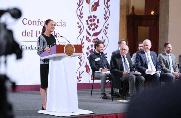 Sheinbaum se lanza contra el Seguro Popular: “Estamos mejor con el IMSS Bienestar”