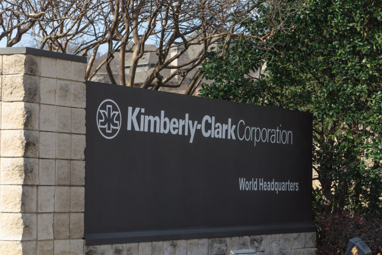 Kimberly-Clark compra a Kenvue, fabricante de Tylenol, por 48 mmdd; nace un nuevo “gigante” del cuidado personal